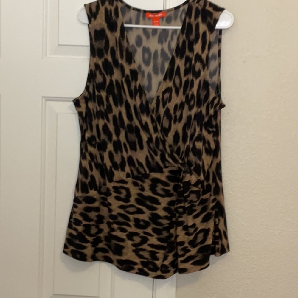 Joe fresh Animal Print Sleeveless Top size XL, cute detail, V-neck